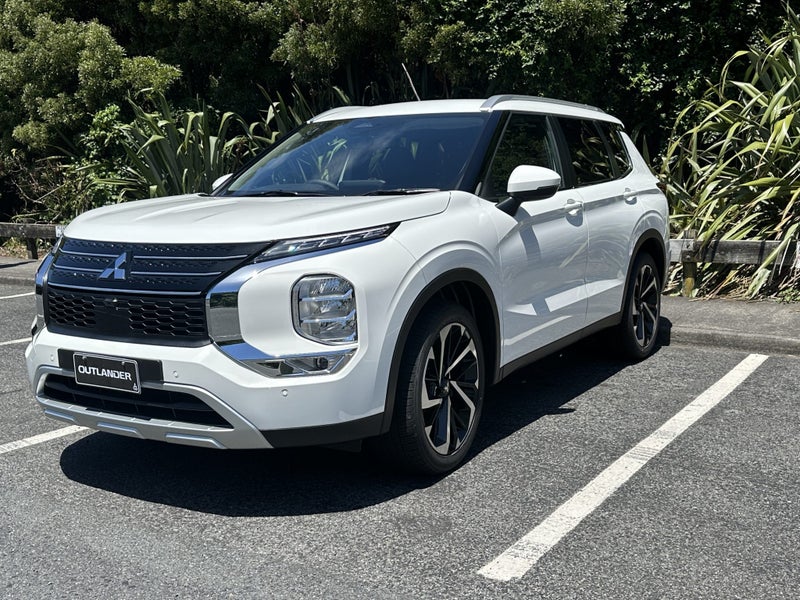 2025 Mitsubishi Outlander XLS 4WD image 4