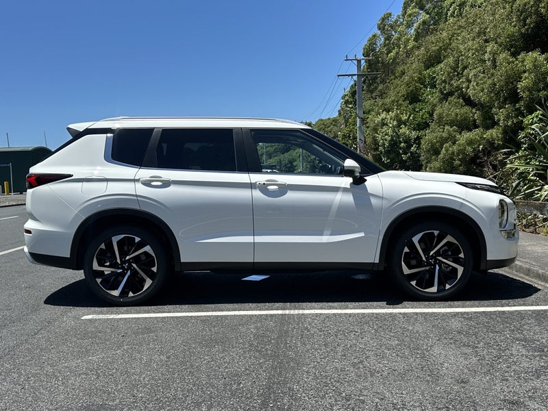 2025 Mitsubishi Outlander XLS 4WD image 5