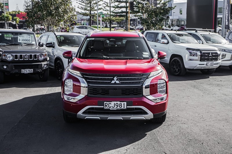 2025 Mitsubishi Outlander XLS 4WD PHEV image 5
