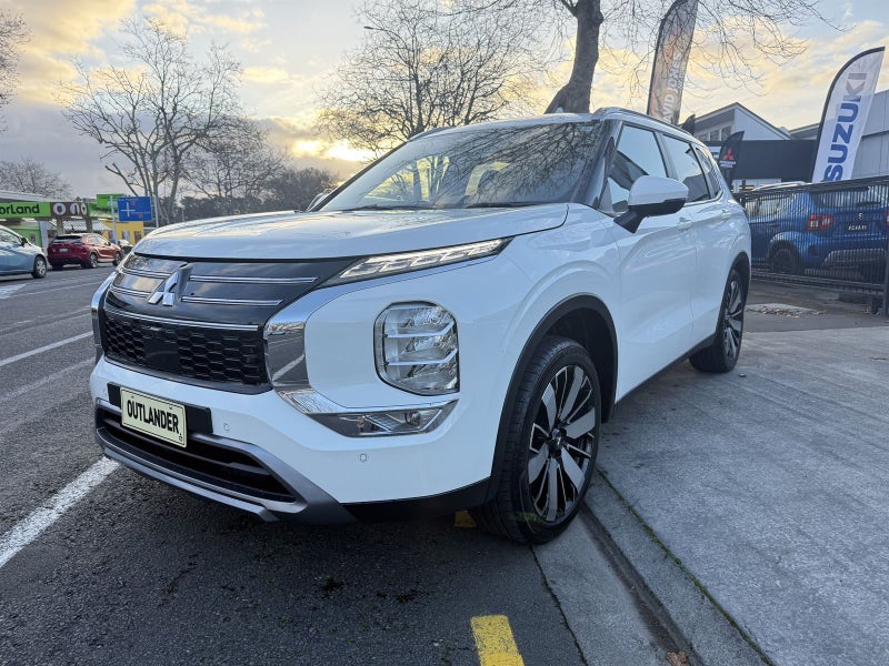 2025 Mitsubishi Outlander XLS image 4