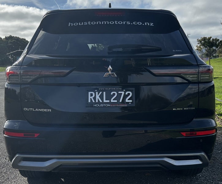 2025 Mitsubishi Outlander XLS AWD - DEMO SALE! image 5
