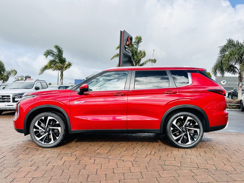 2025 Mitsubishi Outlander XLS PHEV 2.4L 4wd 7str image 2