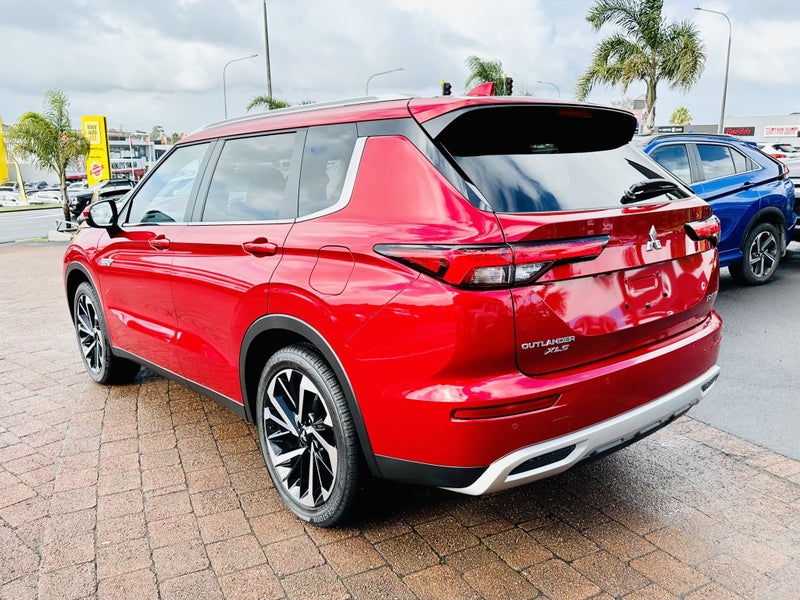 2025 Mitsubishi Outlander XLS PHEV 2.4L 4wd 7str image 3