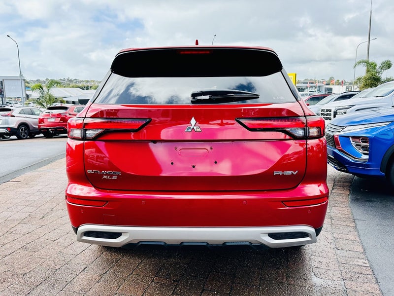 2025 Mitsubishi Outlander XLS PHEV 2.4L 4wd 7str image 4