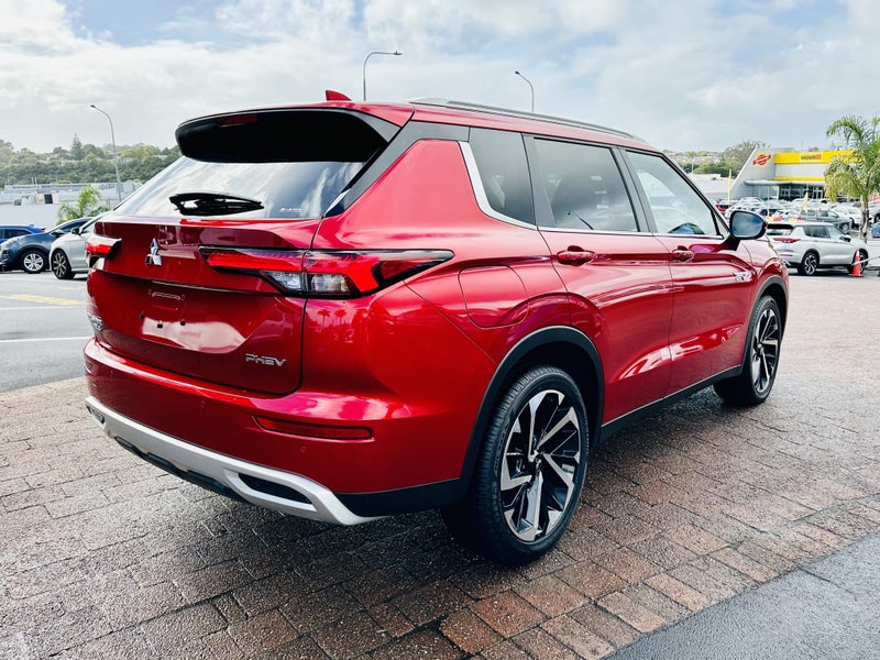 2025 Mitsubishi Outlander XLS PHEV 2.4L 4wd 7str image 5