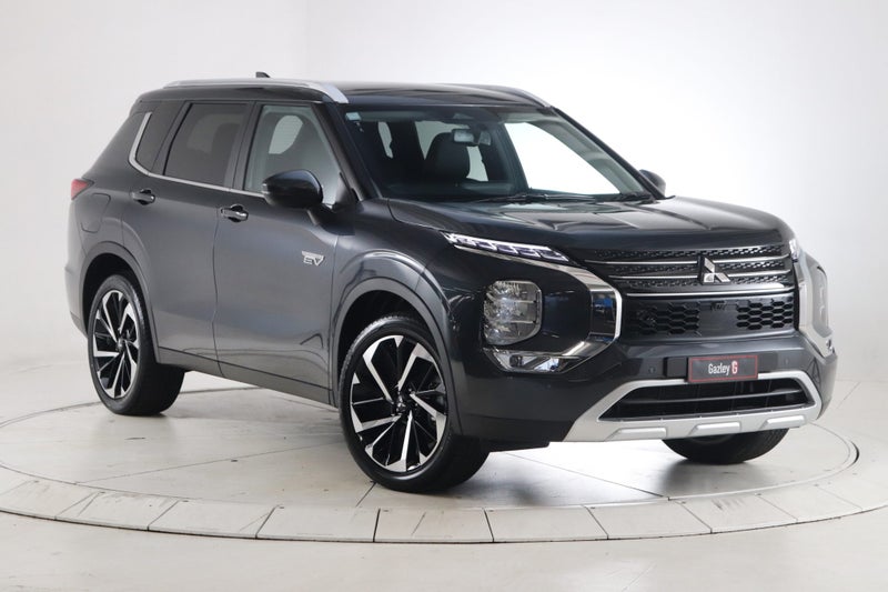 2025 Mitsubishi Outlander XLS PHEV 4WD image 3