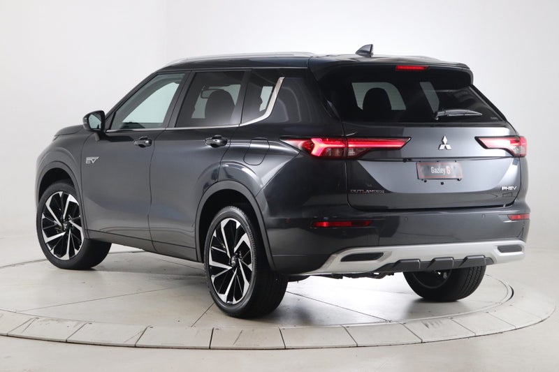 2025 Mitsubishi Outlander XLS PHEV 4WD image 4