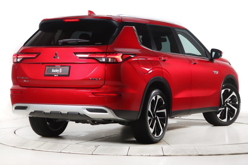 2025 Mitsubishi Outlander XLS PHEV 4WD image 2