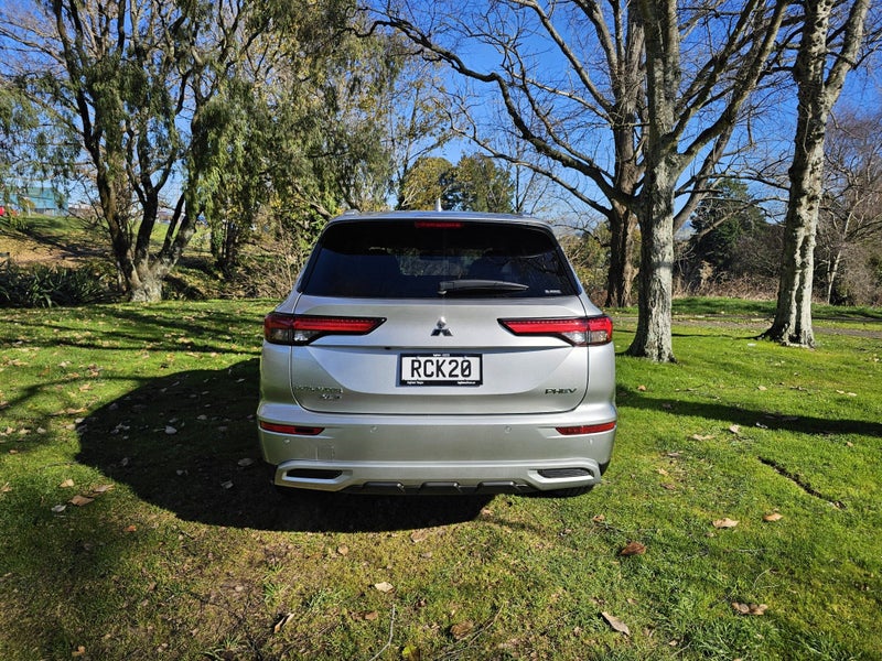 2025 Mitsubishi Outlander XLS PHEV/4WD/AT image 4