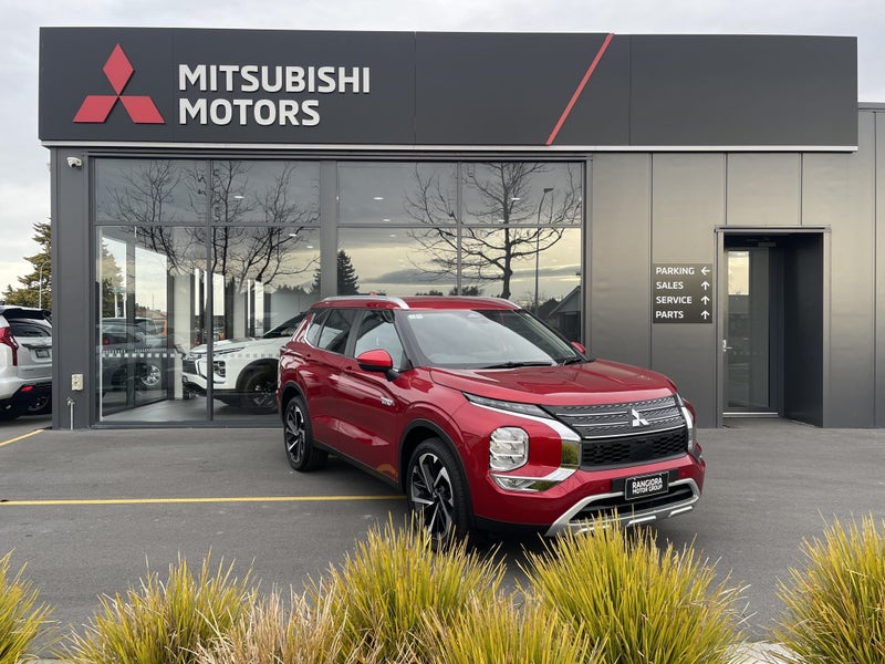 2025 Mitsubishi Outlander XLS PHEV 4WD - PRE RE... image 2