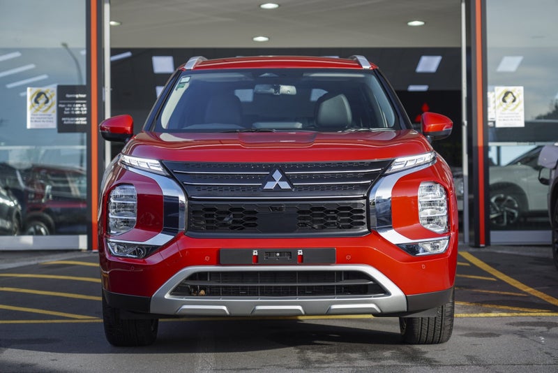 2025 Mitsubishi Outlander XLS PHEV 4WD SUV - UP... image 4
