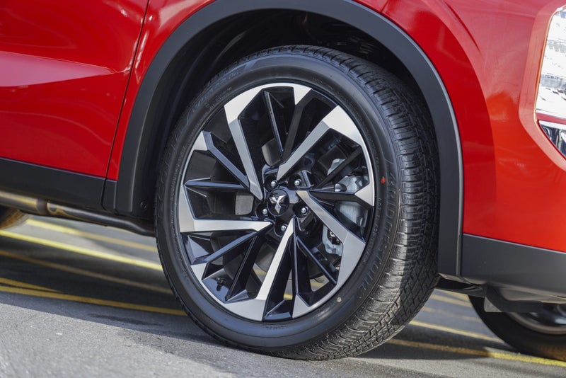 2025 Mitsubishi Outlander XLS PHEV 4WD SUV - UP... image 5