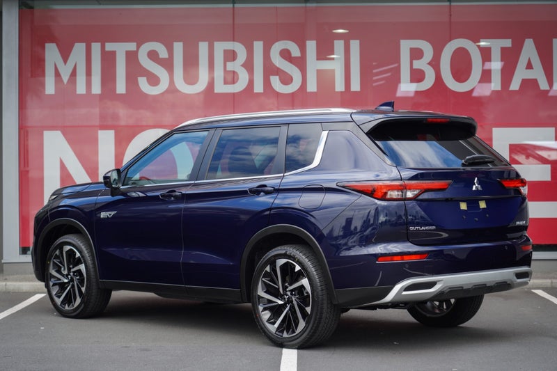 2025 Mitsubishi Outlander XLS PHEV 4WD SUV - UP... image 2