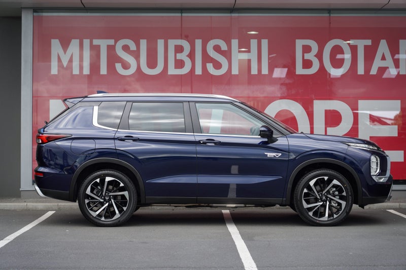 2025 Mitsubishi Outlander XLS PHEV 4WD SUV - UP... image 3