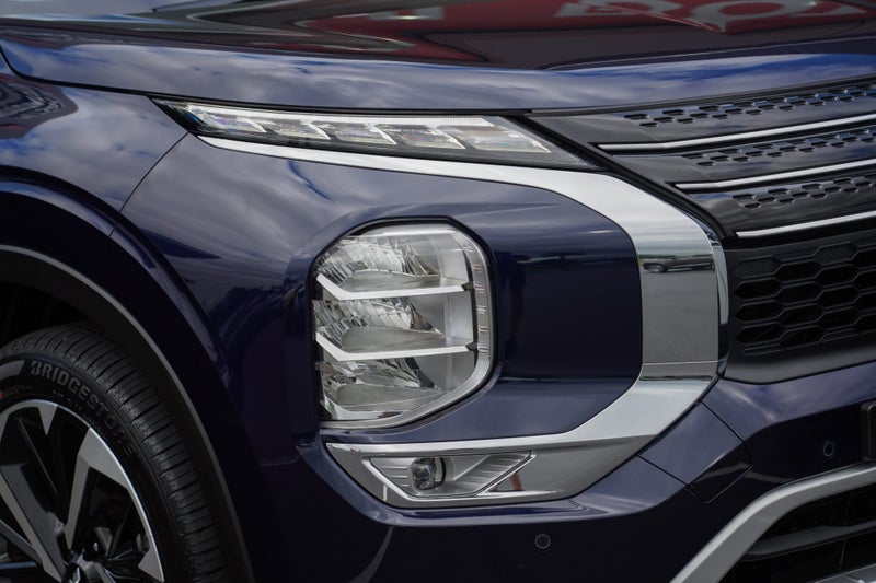 2025 Mitsubishi Outlander XLS PHEV 4WD SUV - UP... image 4