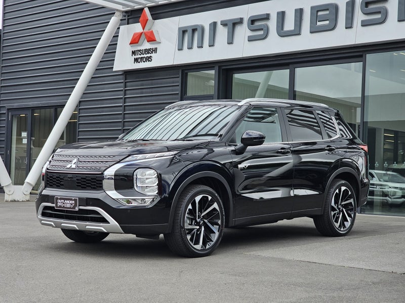 2025 Mitsubishi Outlander XLS PHEV AWD image 4