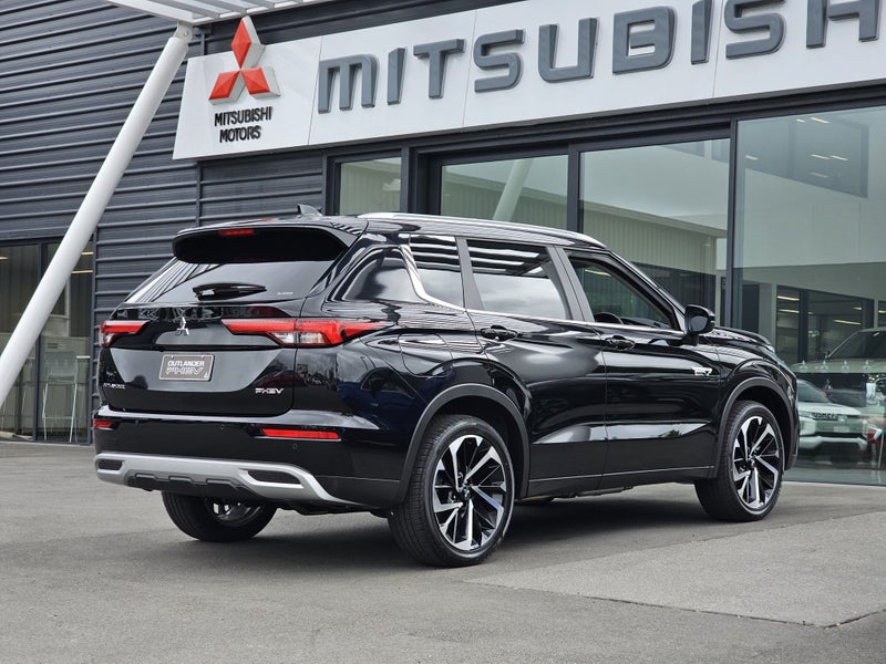2025 Mitsubishi Outlander XLS PHEV AWD image 5