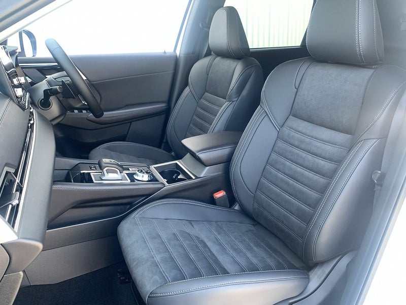 2025 Mitsubishi Outlander XLS PHEV Hybrid 4WD 7... image 4