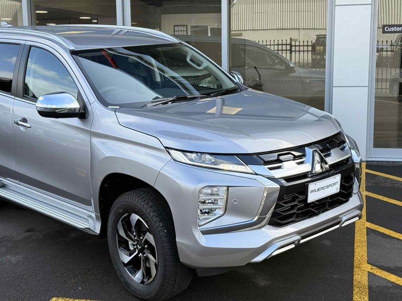 2025 Mitsubishi Pajero Sport 2.4D VRX 4WD 8AT -... image 2