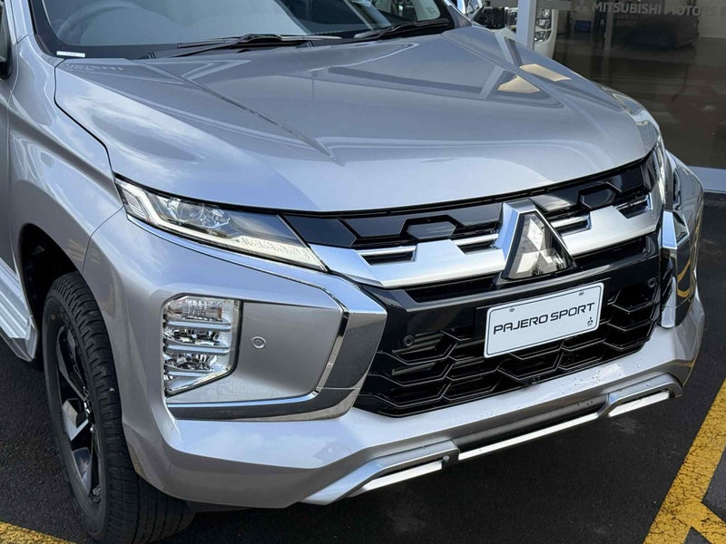 2025 Mitsubishi Pajero Sport 2.4D VRX 4WD 8AT -... image 3