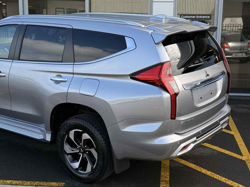 2025 Mitsubishi Pajero Sport 2.4D VRX 4WD 8AT -... image 5