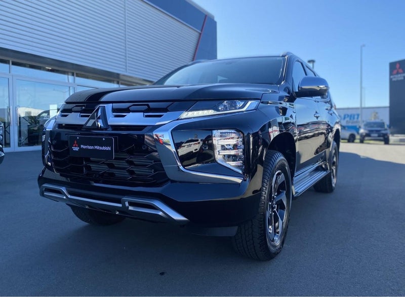 2025 Mitsubishi Pajero Sport 2.4D VRX 4WD 8AT image 3