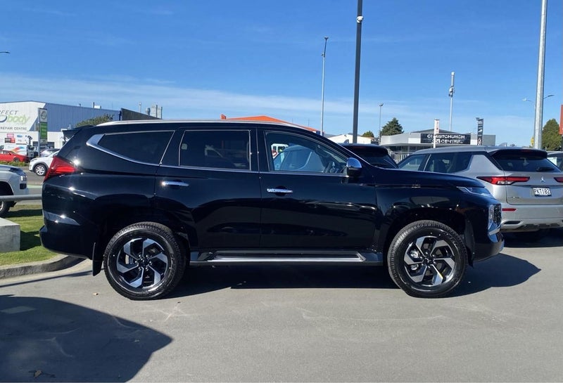 2025 Mitsubishi Pajero Sport 2.4D VRX 4WD 8AT image 4
