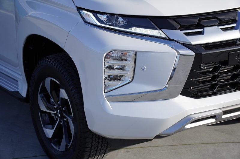 2025 Mitsubishi Pajero Sport 2.4D VRX 4WD 8AT image 2