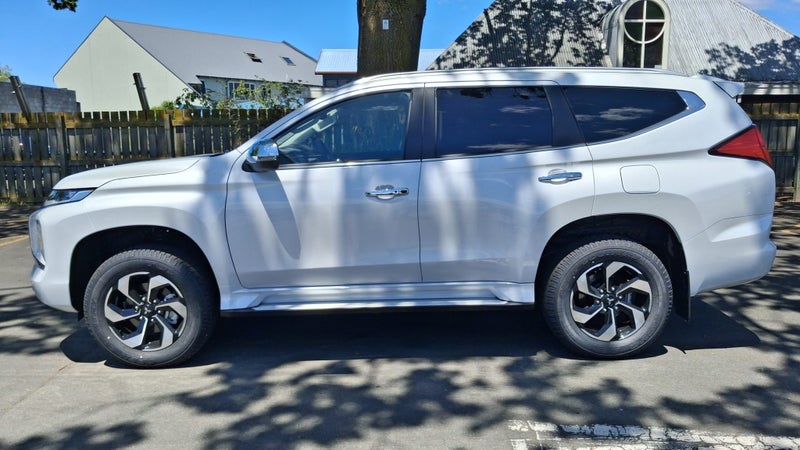 2025 Mitsubishi Pajero Sport 2.4D VRX 4WD 8AT image 3