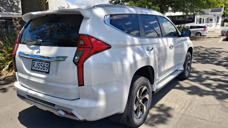 2025 Mitsubishi Pajero Sport 2.4D VRX 4WD 8AT image 4