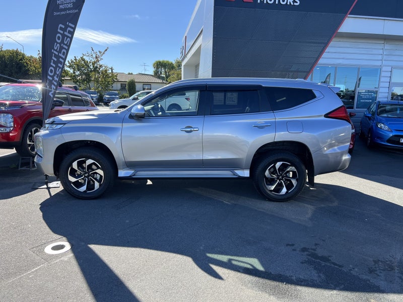 2025 Mitsubishi Pajero Sport 2.4D VRX 4WD 8AT image 3