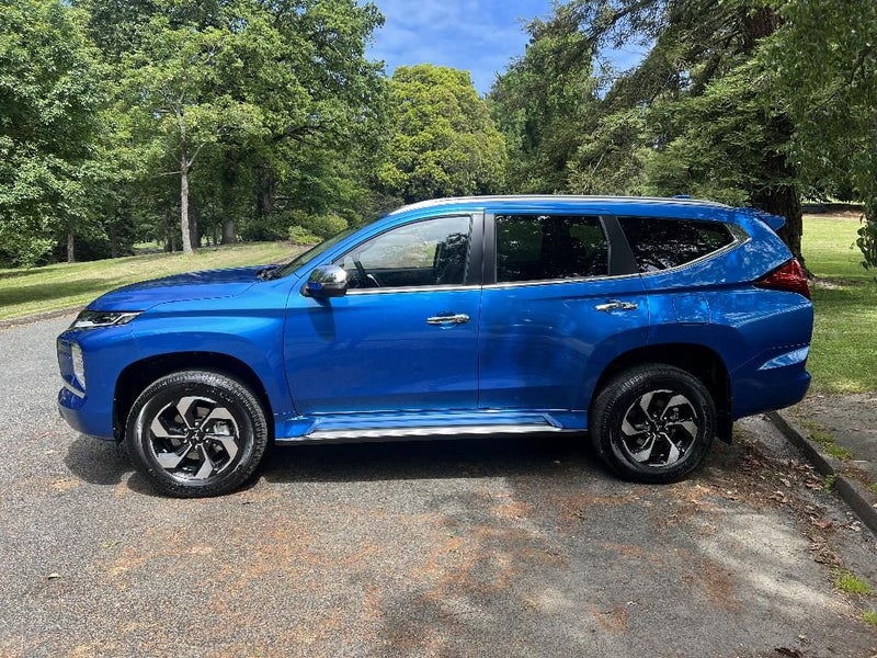 2025 Mitsubishi Pajero Sport 2.4D VRX 4WD 8AT image 3