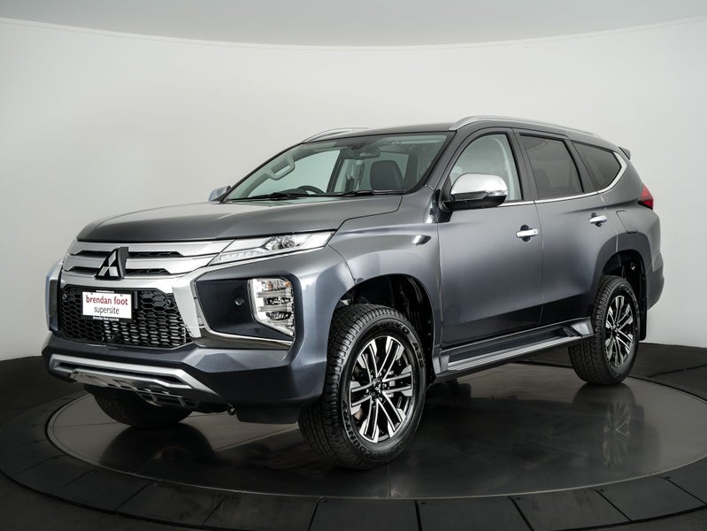 2025 Mitsubishi Pajero Sport 2.4D VRX 4WD 8AT image 3