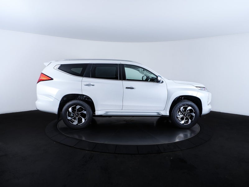 2025 Mitsubishi Pajero Sport 2.4D VRX 4WD 8AT image 4