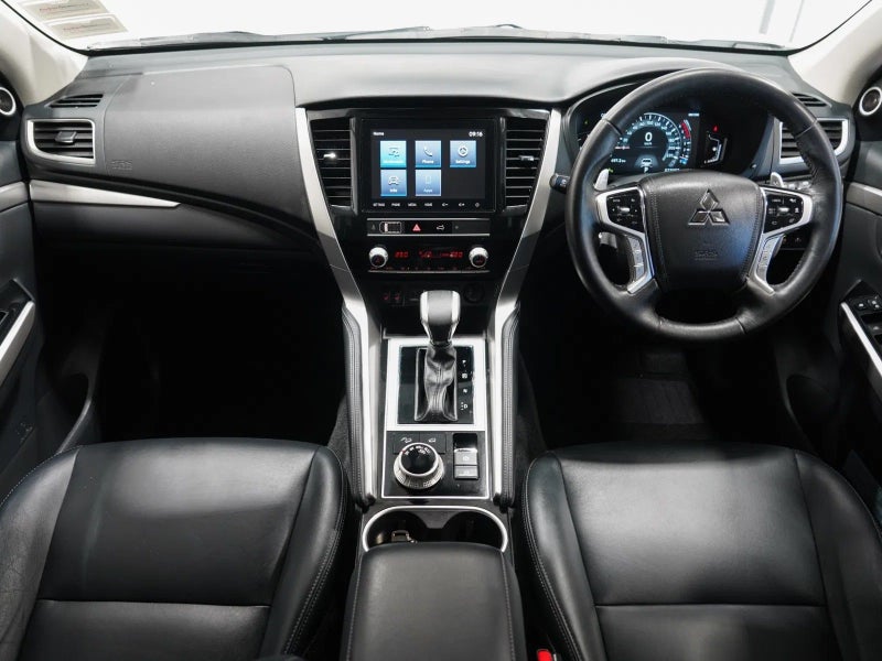 2025 Mitsubishi Pajero Sport 2.4D VRX 4WD 8AT image 2
