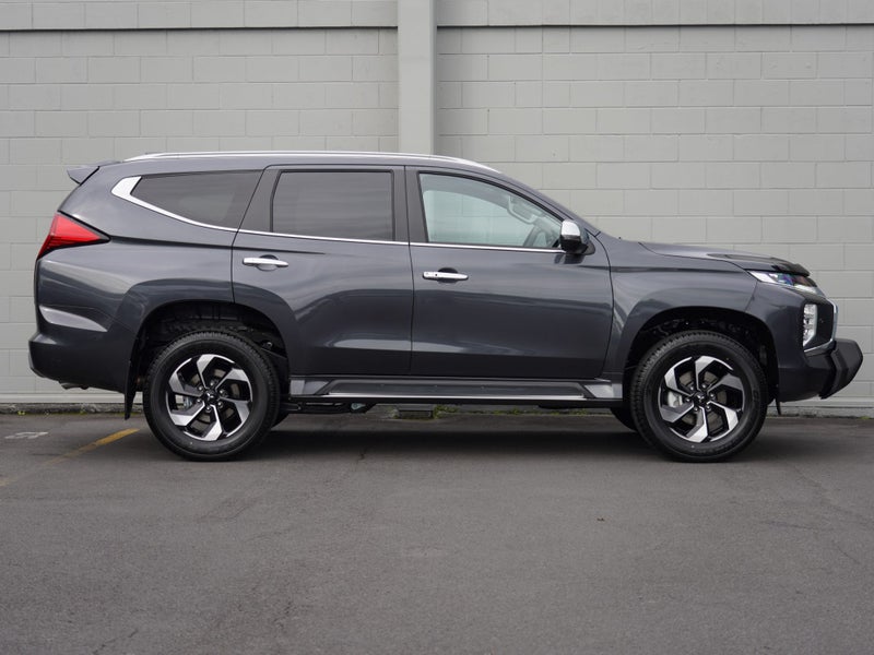 2025 Mitsubishi Pajero Sport 2.4D VRX 4WD 8AT image 3
