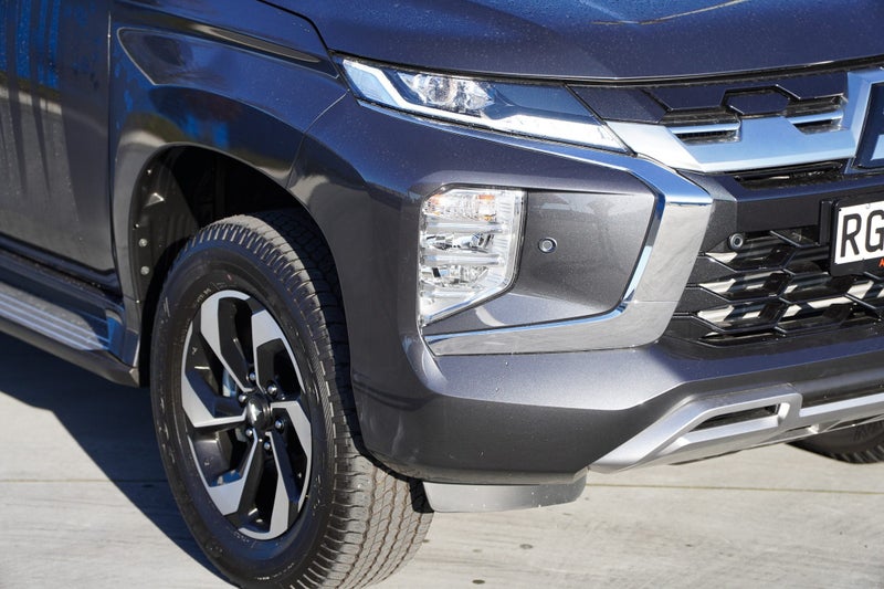 2025 Mitsubishi Pajero Sport 2.4D VRX 4WD 8AT image 2