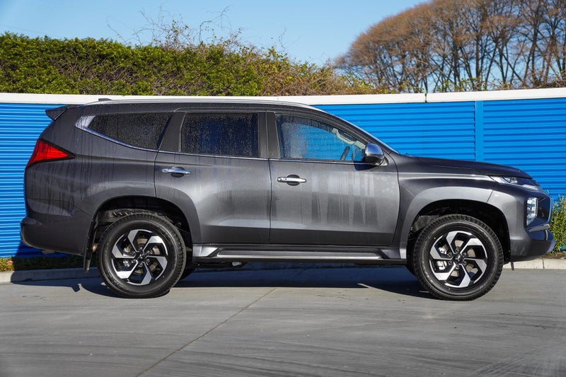 2025 Mitsubishi Pajero Sport 2.4D VRX 4WD 8AT image 3