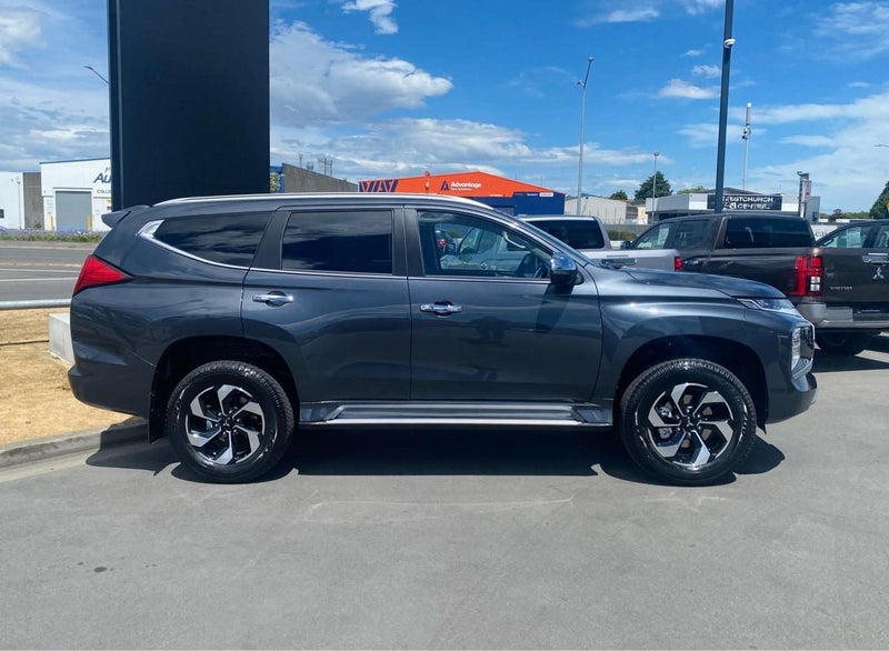 2025 Mitsubishi Pajero Sport 2.4D VRX 4WD 8AT image 4