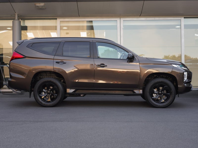 2025 Mitsubishi Pajero Sport VRX 2.4 DIESEL 4WD... image 3