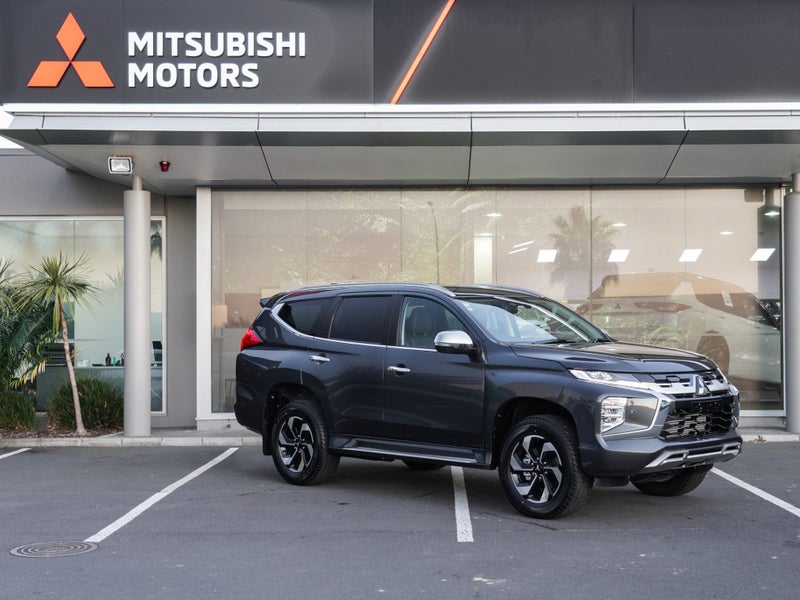 2025 Mitsubishi Pajero Sport VRX 2.4 DIESEL 4WD... image 3