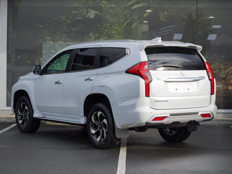 2025 Mitsubishi Pajero Sport VRX 2.4 DIESEL 4WD... image 2