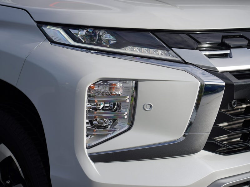 2025 Mitsubishi Pajero Sport VRX 2.4 DIESEL 4WD... image 4