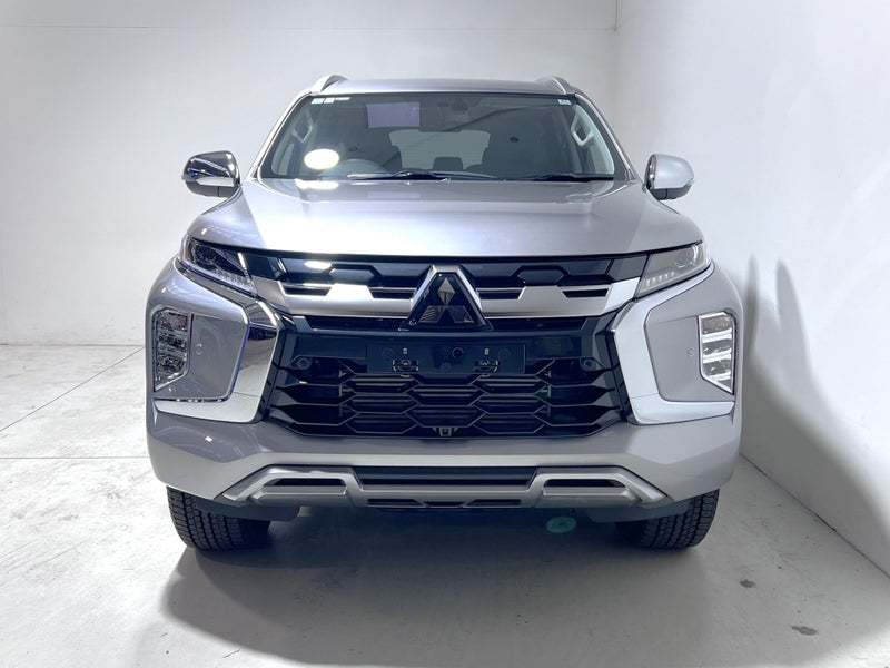 2025 Mitsubishi Pajero Sport VRX 2.4 T/D / 4WD... image 2