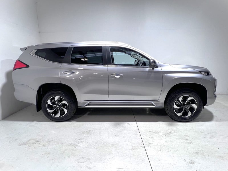 2025 Mitsubishi Pajero Sport VRX 2.4 T/D / 4WD... image 3