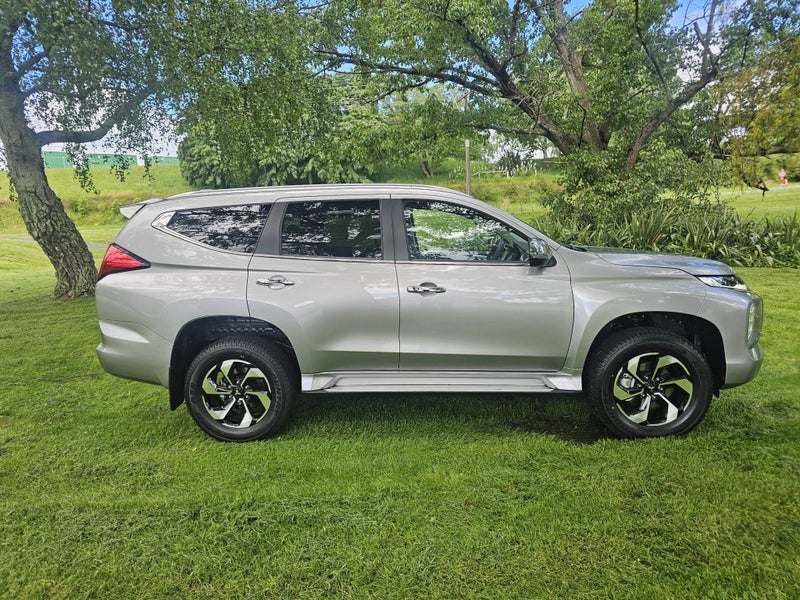 2025 Mitsubishi Pajero Sport VRX 2.4D 4WD 8AT image 2