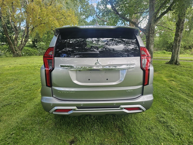 2025 Mitsubishi Pajero Sport VRX 2.4D 4WD 8AT image 4