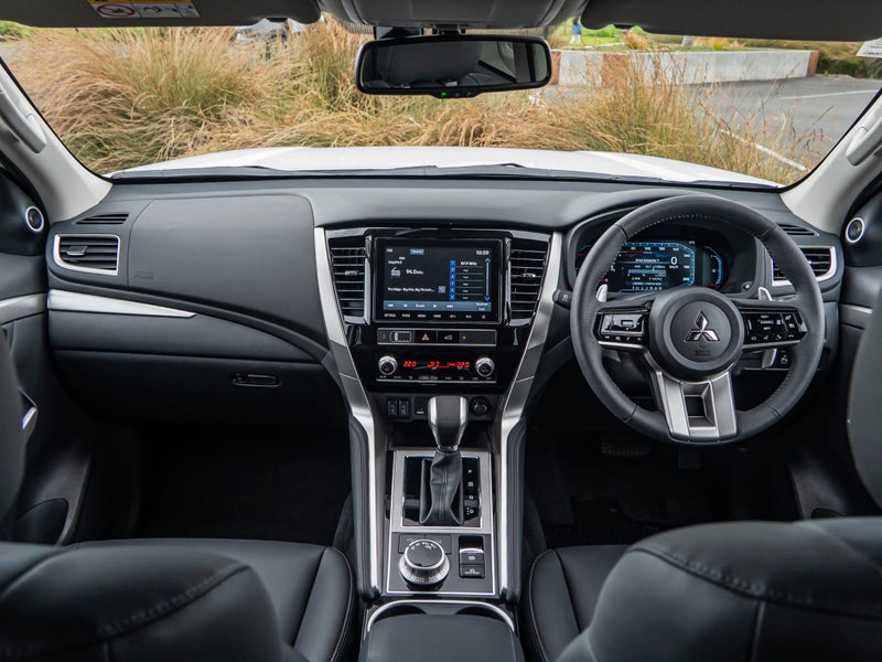 2025 Mitsubishi Pajero Sport VRX 2.4D 4WD Auto... image 2