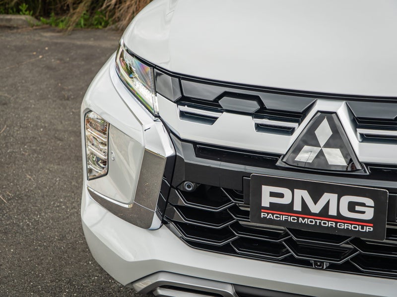 2025 Mitsubishi Pajero Sport VRX 2.4D 4WD Auto... image 3