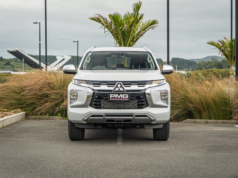 2025 Mitsubishi Pajero Sport VRX 2.4D 4WD Auto... image 4